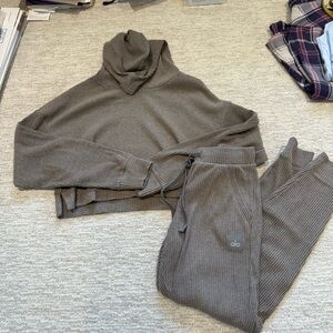 Alo Ribbed muse Set in gravel XS joggers S hoodie